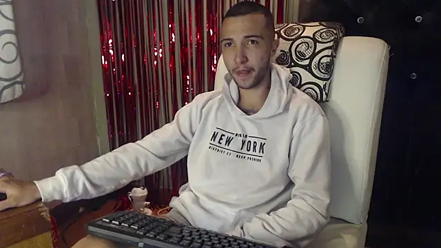 Snapshot of FemToMale chatting on 02.14.25 FemToMale online show from 02.14.25