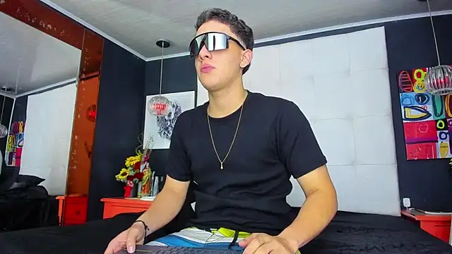 Snapshot of Thomas_May4rs chatting on 03.12.25 Thomas May4rs online show from 03.12.25