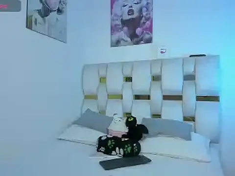 Snapshot of beautiful_doll088 chatting on 02.10.25 beautiful doll088 online show from 02.10.25