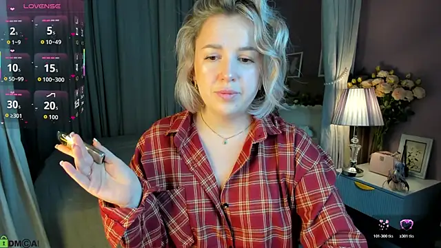 Snapshot of Nikki_Kai chatting on 10.30.25 Nikki Kai online show from 10.30.25