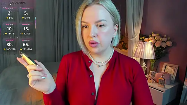 Snapshot of Nikki_Kai chatting on 11.24.25 Nikki Kai online show from 11.24.25