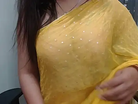 Snapshot of shrishti_hotty chatting on 02.20.25 shrishti hotty online show from 02.20.25