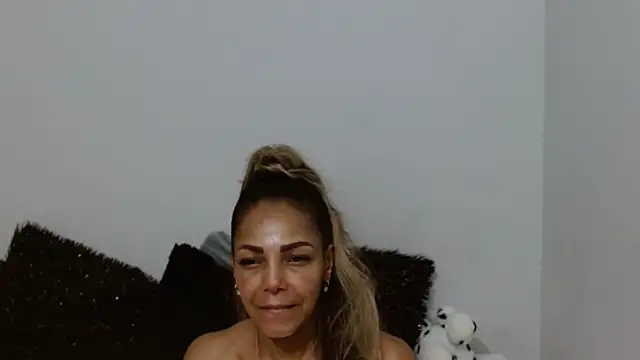 Lunasquirt1985 online show from 01.09.26