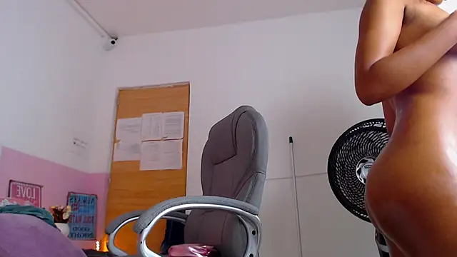 Snapshot of brendathompson_ chatting on 02.22.25 brendathompson online show from 02.22.25