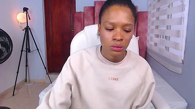 Snapshot of brendathompson_ chatting on 03.03.25 brendathompson online show from 03.03.25