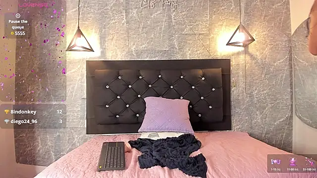 Snapshot of emberhodson chatting on 03.10.25 emberhodson online show from 03.10.25