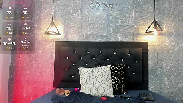 Snapshot of emberhodson chatting on 10.10.25 emberhodson online show from 10.10.25