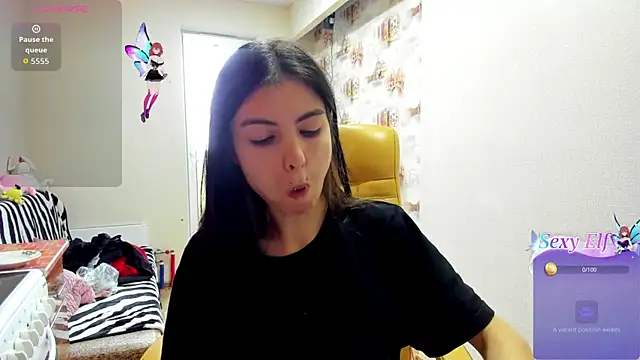 Snapshot of ErlinaBuoy chatting on 07.17.26 ErlinaBuoy online show from 07.17.26