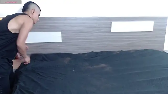 Liiamthompson online show from 12.21.25