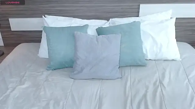 Liiamthompson online show from 01.19.26