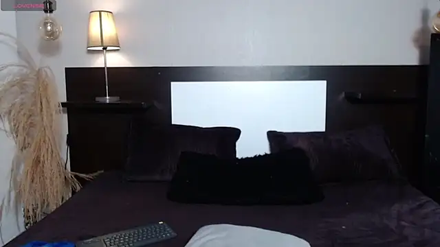 Liiamthompson online show from 04.18.26