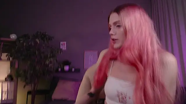 Gretchen Mol online show from 11.05.25