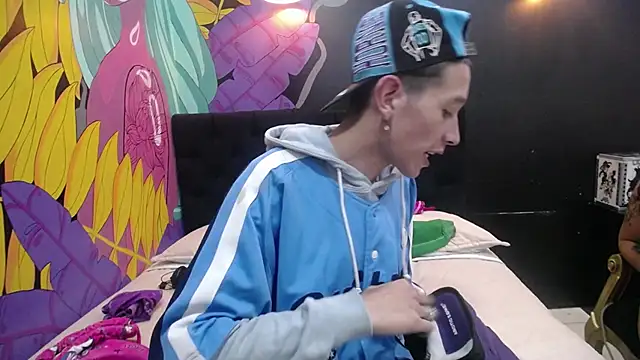 Snapshot of SimonAndJocelyn chatting on 02.20.25 SimonAndJocelyn online show from 02.20.25