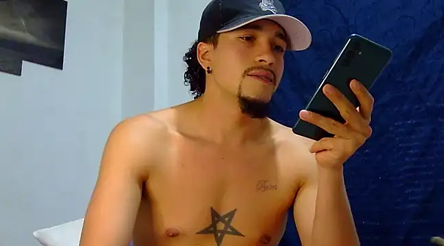 Snapshot of Keiviid chatting on 02.04.25 Keiviid online show from 02.04.25