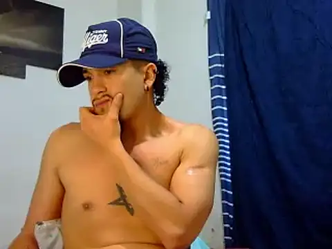 Snapshot of Keiviid chatting on 02.20.25 Keiviid online show from 02.20.25