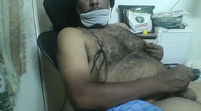 Snapshot of awesomeroc123 chatting on 02.28.25 awesomeroc123 online show from 02.28.25