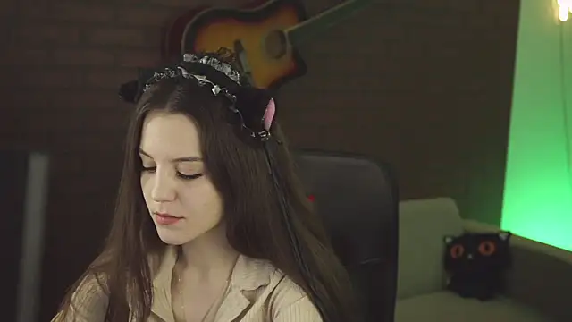 MilaStoyne online show from 02.12.25