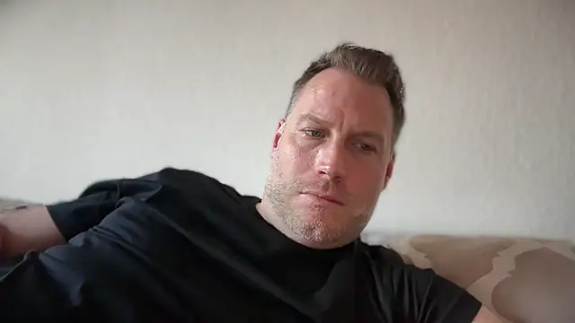 Snapshot of Christian87xxx chatting on 03.19.26 Christian87xxx online show from 03.19.26