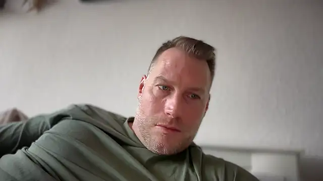 Snapshot of Christian87xxx chatting on 03.28.26 Christian87xxx online show from 03.28.26