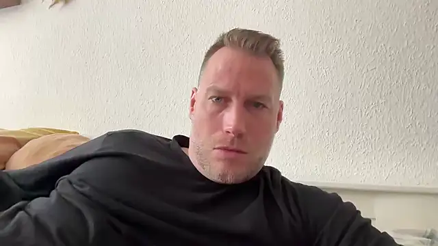 Snapshot of Christian87xxx chatting on 03.29.26 Christian87xxx online show from 03.29.26