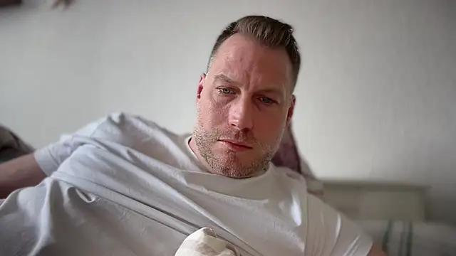 Snapshot of Christian87xxx chatting on 04.02.26 Christian87xxx online show from 04.02.26