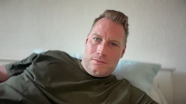 Snapshot of Christian87xxx chatting on 06.17.26 Christian87xxx online show from 06.17.26