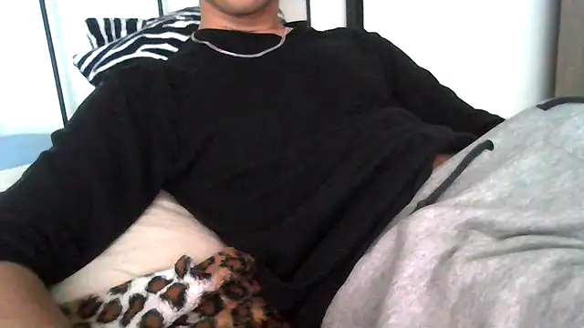 Snapshot of tommyboyteen chatting on 02.20.25 tommyboyteen online show from 02.20.25