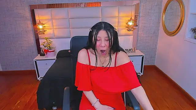 Nohemi louse online show from 03.30.26