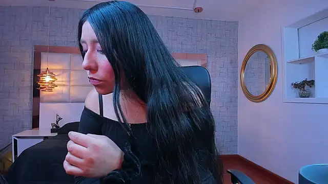 Snapshot of Nohemi_louse chatting on 04.25.26 Nohemi louse online show from 04.25.26
