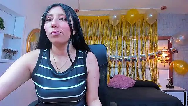 Snapshot of Nohemi_louse chatting on 04.30.26 Nohemi louse online show from 04.30.26