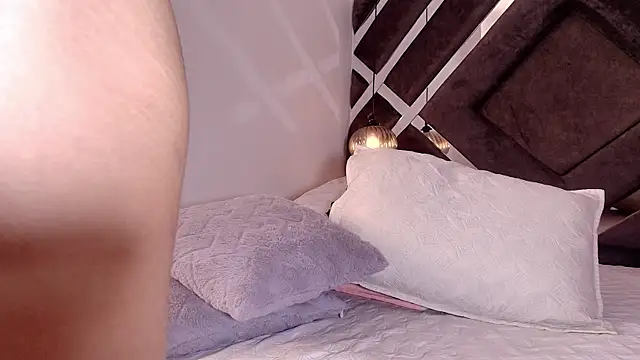 sara lopee1 online show from 10.31.25