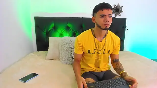 Snapshot of Niick01_ chatting on 03.16.25 Niick01 online show from 03.16.25