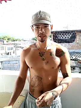 Snapshot of Niick01_ chatting on 10.31.25 Niick01 online show from 10.31.25