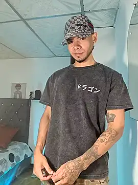 Snapshot of Niick01_ chatting on 11.27.25 Niick01 online show from 11.27.25