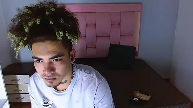 LihanJor 23 online show from 12.17.25