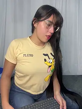 Snapshot of megan_cl chatting on 02.27.25 megan cl online show from 02.27.25