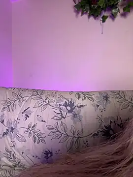 Lally Valencia   online show from 03.21.25