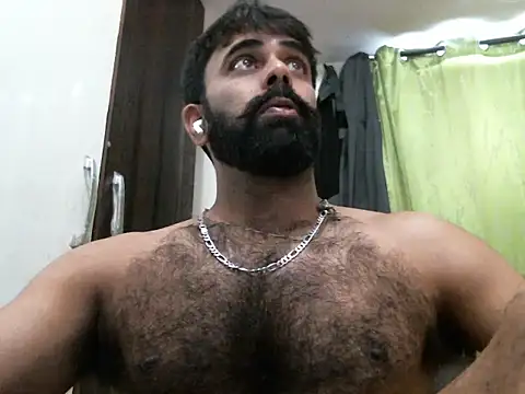 Snapshot of indianhairybull chatting on 10.08.25 indianhairybull online show from 10.08.25