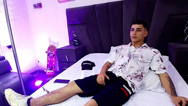 Snapshot of JhoanLeandro chatting on 02.09.25 JhoanLeandro online show from 02.09.25