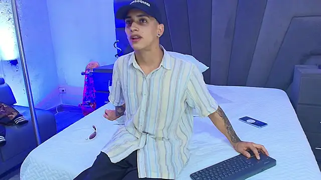 Snapshot of JhoanLeandro chatting on 02.13.25 JhoanLeandro online show from 02.13.25