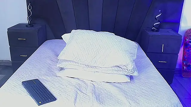 Snapshot of JhoanLeandro chatting on 02.28.25 JhoanLeandro online show from 02.28.25