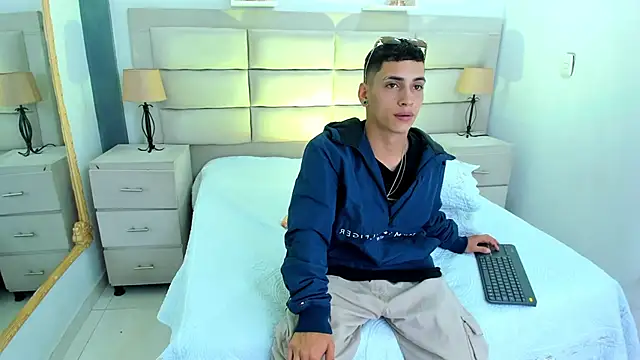 Snapshot of JhoanLeandro chatting on 03.05.25 JhoanLeandro online show from 03.05.25