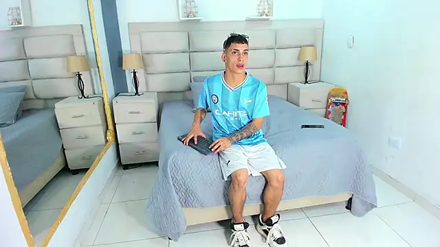 Snapshot of JhoanLeandro chatting on 03.19.25 JhoanLeandro online show from 03.19.25