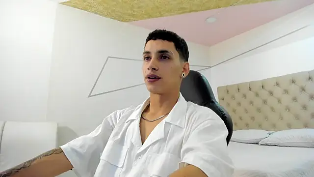 Snapshot of JhoanLeandro chatting on 09.14.25 JhoanLeandro online show from 09.14.25