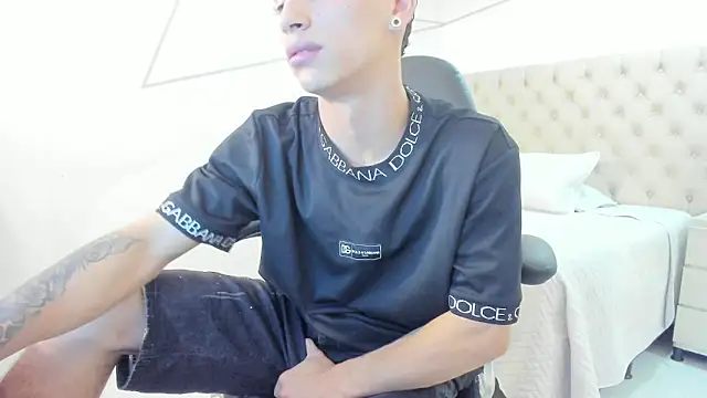 Snapshot of JhoanLeandro chatting on 09.19.25 JhoanLeandro online show from 09.19.25