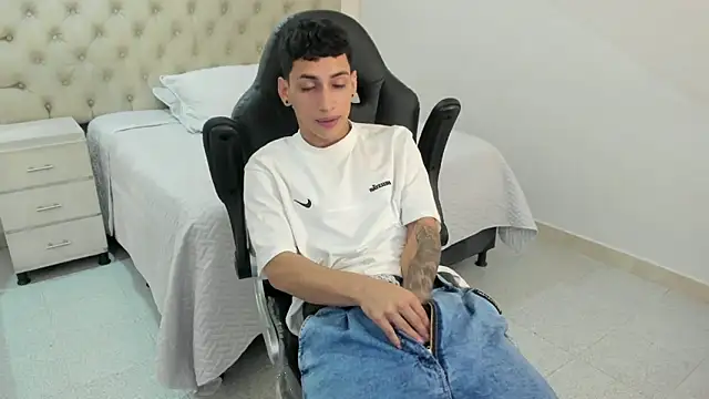 Snapshot of JhoanLeandro chatting on 09.20.25 JhoanLeandro online show from 09.20.25