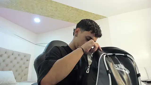 Snapshot of JhoanLeandro chatting on 10.23.25 JhoanLeandro online show from 10.23.25