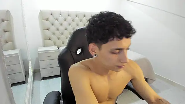 Snapshot of JhoanLeandro chatting on 10.30.25 JhoanLeandro online show from 10.30.25