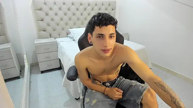 Snapshot of JhoanLeandro chatting on 11.02.25 JhoanLeandro online show from 11.02.25