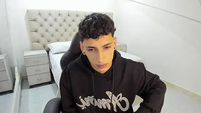 Snapshot of JhoanLeandro chatting on 11.14.25 JhoanLeandro online show from 11.14.25